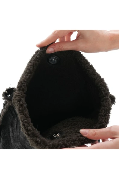 ÇANTA avvaH Özel Tasarım Siyah Deri Peluş Desenli Kol Çantası SDHPSA1013 - 4