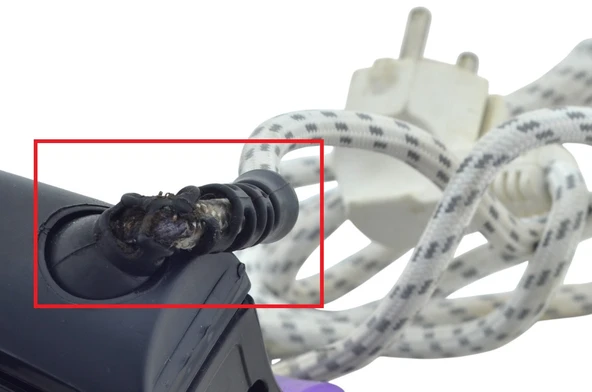 CVS DN 1775 Çelik Tabanlı 2000 W Buharlı Ütü Kablo Hasarlı - 3