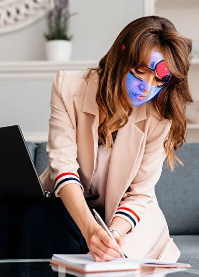 Foreo FAQ 201 Ultra Hafif Silikon RGB LED Yüz Maskesi - Resim 6