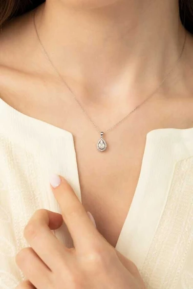 0.44 Karat Pırlanta Trend Kolye