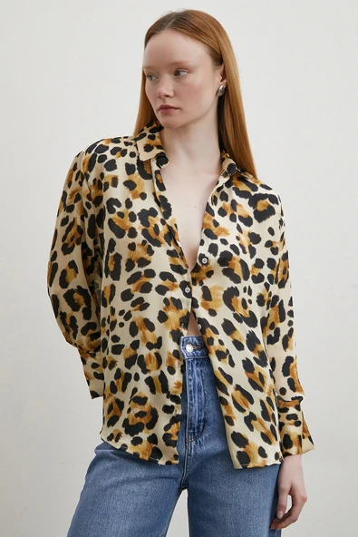 Leopar Desenli V Yaka Gömlek Bej ürün görseli