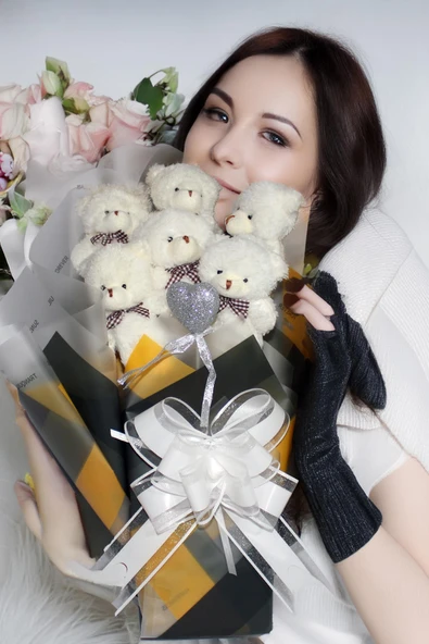 Elegance Peluş Ayıcık Buketi - 6 Adet Yumoş Peluş Ayıcık ve Simli Gümüş Kalp ile Özel Büyük Kutuda - 3