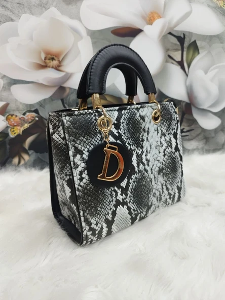 D Model Askılı Kapitone Desenli El Çantası ürün görseli