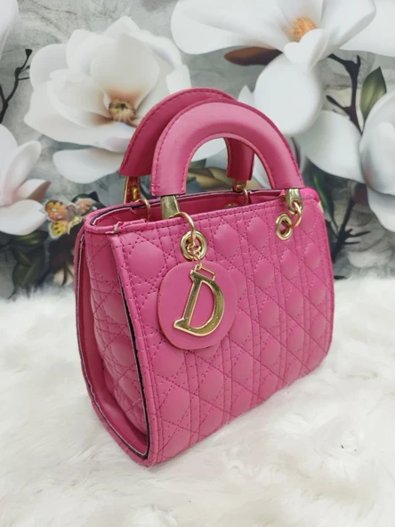 D Model Askılı Kapitone Desenli El Çantası ürün görseli