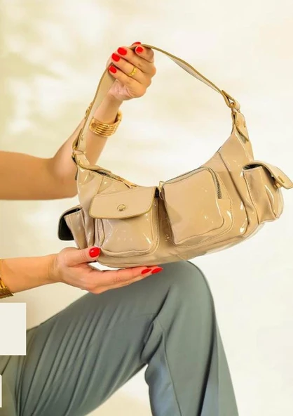 Küçük Boy Çok Cepli Rugan Kol Çantası ürün görseli