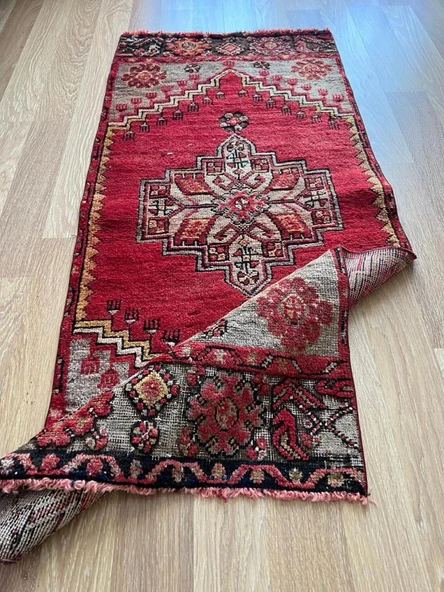 63x144 cm Vintage Yolluk, Küçük Boy El Dokuma Kırmızı Yolluk, Canlı Renkli ve Harika Kondisyonlu Ev Dekoru - 5