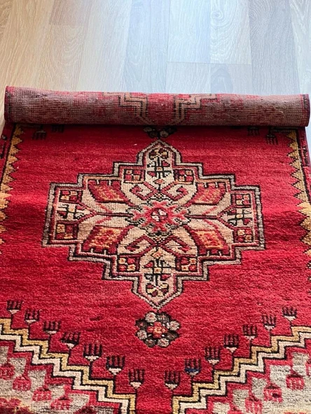 63x144 cm Vintage Yolluk, Küçük Boy El Dokuma Kırmızı Yolluk, Canlı Renkli ve Harika Kondisyonlu Ev Dekoru - 8