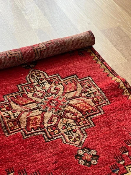 63x144 cm Vintage Yolluk, Küçük Boy El Dokuma Kırmızı Yolluk, Canlı Renkli ve Harika Kondisyonlu Ev Dekoru - 4