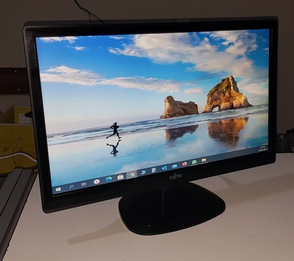 Fujitsu L20T-4 20 inç Led Monitör Hoparlörlü VGA DVI 2.El Monitör KULLANILMIŞ