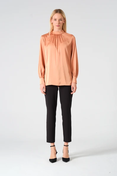 Yaka Detaylı Saten Bluz Camel - 9