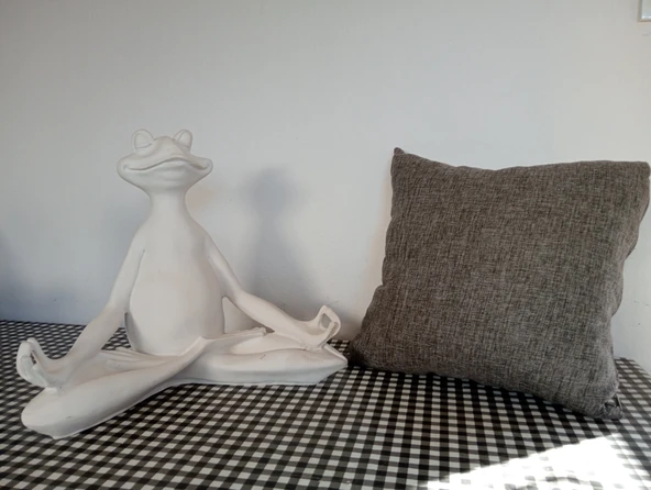 Yoga Yapan Kurbağa Boyanabilir Dekoratif Polyester Biblo