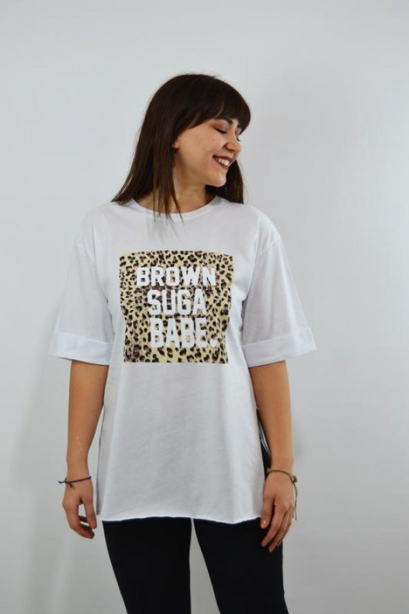 Kadın Brown Leopar Baskılı Duble Kol Yırtmaçlı Kadın T-Shirt Beyaz