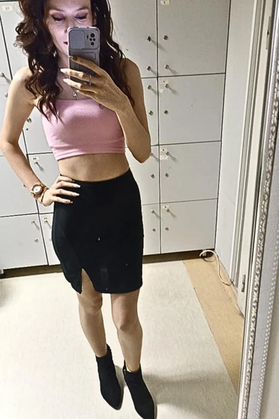 Mini Etek Ön Sol Diz Üstü Yırtmaçlı - 3