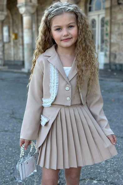 Kız Çocuk Güpür Ve İnci Şerit Detaylı Ceket Asimetrik Kesim Piliseli Bej Etekli Takım ürün görseli