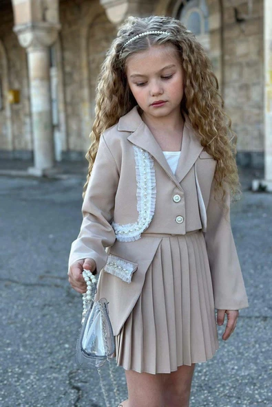 Kız Çocuk Güpür Ve İnci Şerit Detaylı Ceket Asimetrik Kesim Piliseli Bej Etekli Takım - Resim 2