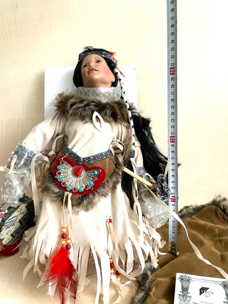 SERTİFİKALI KIZILDERİLİ BEBEK DİZLERİ ÜZERİNE ÇÖKMÜŞ PORSELEN BEBEK OYUNCAK BEBEK - 4