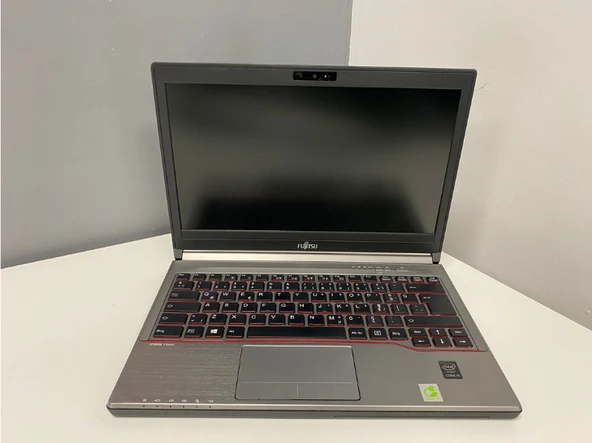 Fujıtsu Notebook Sıemens Lıfebook E734 intel i5 4210U 8Gb 256Gb Ssd 13.3"Hd (C Laptop) 2.EL 3Ay Gara