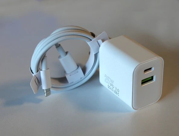 Elba ELB05-PD-25WIOS Beyaz 25W Usb-c Ev Şarj Kafa+1mt Type-c To Lightnıng Kablo PD3.0-QC4.0 Hızlı Ş - Resim 2
