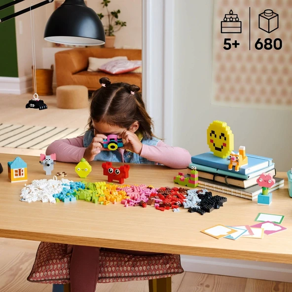 Lego Classic Yaratıcı Mutlu Kutu 11042 - 5 Yaş ve Üzeri Oyuncak Yapım Seti (680 Parça) - 5