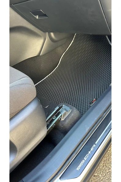 CAR TOYOTA C-HR 2024 +Topukluk +2 logo(Görseldeki gibi gelmektedir) - 2