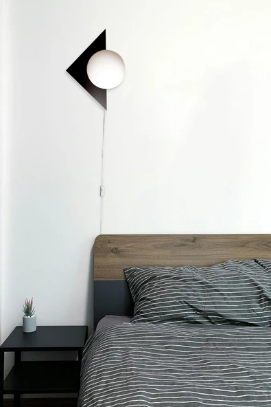 D-light Üçgen Aplik Fişli Siyah