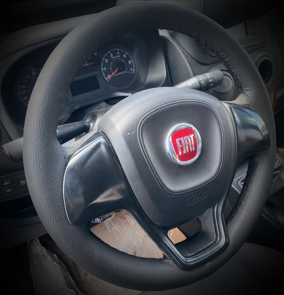 DİKİŞLİ DİREKSİYON KILIFI İTHAL SİYAH DERİ SİYAH DİKİŞLİ FIAT DOBLO İÇİN ürün görseli