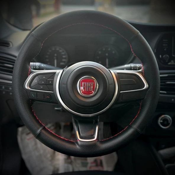 DİKİŞLİ DİREKSİYON KILIFI SİYAH DERİ İTHAL NOKTALI DERİ KIRMIZI DİKİŞLİ FIAT EGEA CROSS İÇİN ürün görseli