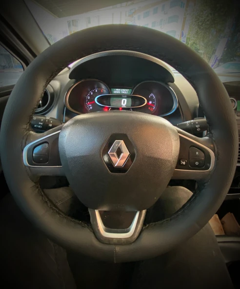 DİKİŞLİ DİREKSİYON KILIFI İTHAL SİYAH DERİ SİYAH DİKİŞLİ RENAULT CLİO İÇİN ürün görseli