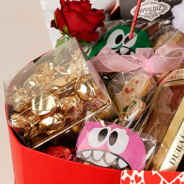 Ayyıldız Kalpli Hediye Sepeti - 4