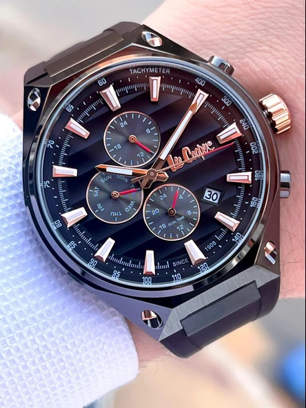 Lee Cooper Silikon Kordon İç Fonksiyonları Aktif 5 Atm Suya Dayanıklı Erkek Kol Saati ELC08063.061 ürün görseli