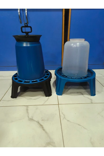 K-v Çiftlik 15 Kg Ayaklı Yemlik 12 Litre Ayaklı Suluk (mavi )ıkisi Bir Arada Gönderilecektir