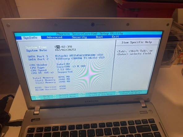 Samsung Q330 I3-M380 8GB DDR3 RAM  120GB SSD  13.3" Notebook 2.EL 6 AY GARANTİLİ