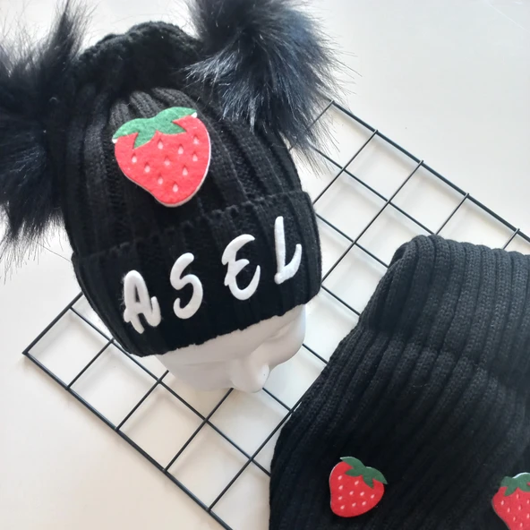 MARS BABY Bebek Kız Çocuk İsimli Kişiye Özel Siyah Kırmızı Çilek Çift Ponponlu Atkı Bere Takımı - 2