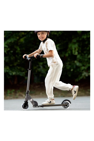 Micro 2 Tekerlekli Scooter Sprite LED Neochrome Black  Siyah 6+ Yaş