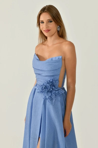 Alfa Beta Straplez Bel Çiçek Aksesuarlı Organze Uzun Abiye Elbise - 3