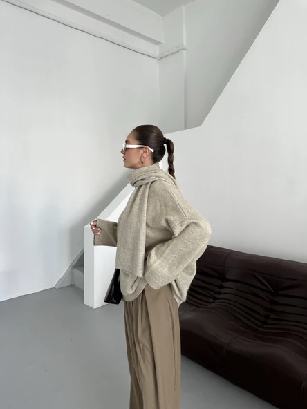 Bej Bisiklet Yaka Atkılı Oversize Kazak - 9