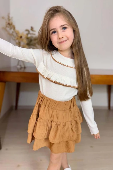 Kız Çocuk Bebe Yaka Göğsü Fırfırlı Fitilli Slim Kazak Üzeri Katkat Pliseli Kahverengi Etekli Takım - 2