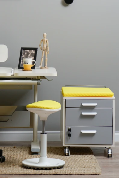 Creo Mobili Çekmeceli Kilitli Tekerlekli Vega Keson, Oturulabilir Ofis ve Ev Komodini, Beyaz/Sarı