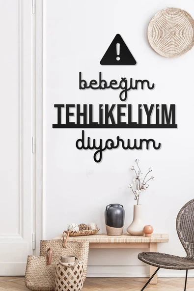 Bebeğim Tehlikeliyim Diyorum Yazılı Dekoratif Ahşap Tablo