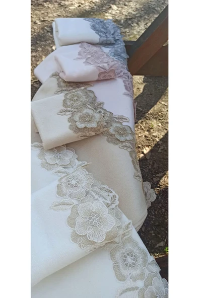 Gülşen Fransız Dantelli 3 Boyutlu 4’lü Kadife Havlu Seti ürün görseli 1