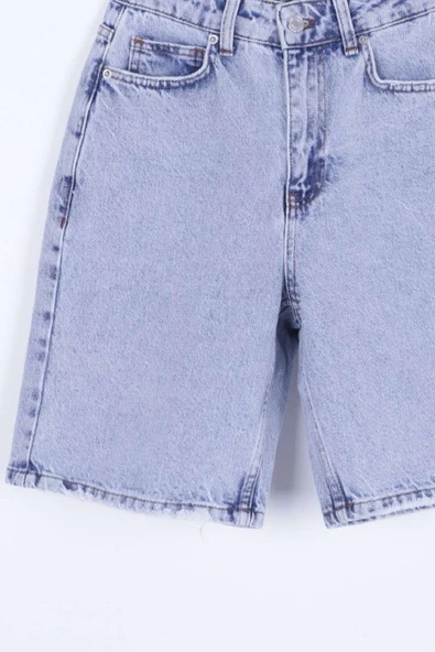 Yüksek Belli ve Astarsız Cepli Klasik Kalıplı Orta Boy Kot kadın Şort Kar Yıkama Açık Mavi Denim