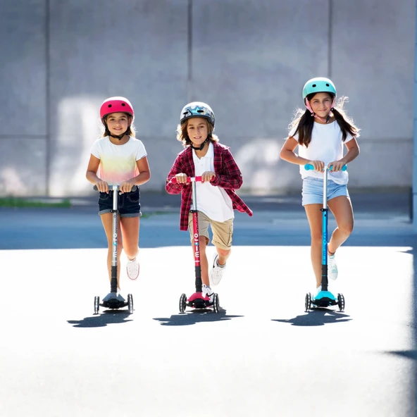 Micro Maxi Deluxe Foldable LED Bright Blue  Mavi 5-12 Yaş ürün görseli