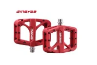 GINEYEA PEDAL PLASTİK M996 SÖKÜLEBİLİR PİNLİ KAYMAZ KIRMIZI