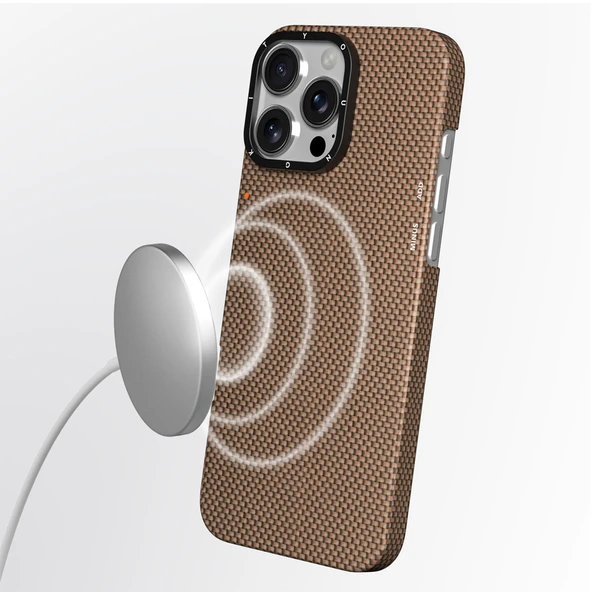 Apple iPhone 16 Pro Max Kılıf M-safe Şarj Özellikli Aramid Fiber Youngkit 1500D Kevlar Extreme Wing Titanyum-Gold Serisi Kapak - Resim 3