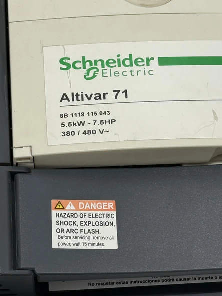 Schneider Altivar 71 Sürücü 5,5kW ATV71HU55N4Z 2.El - Resim 3
