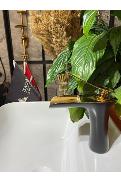 Siyah Lavabo Bataryası Şelale Musluk Altın Siyah Lavabo Bataryası Şelale Akışlı - Resim 3