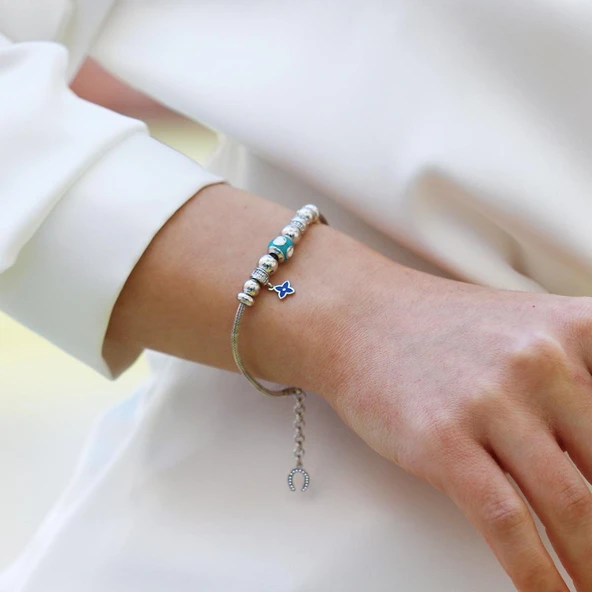 Kalpli Charmlı Gümüş Bileklik ürün görseli 1