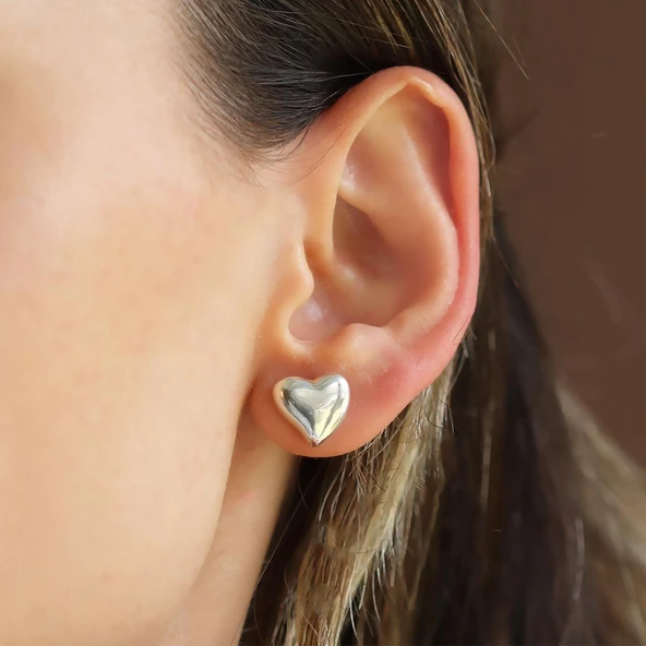 Kalp Bombeli Gümüş Küpe ürün görseli 1