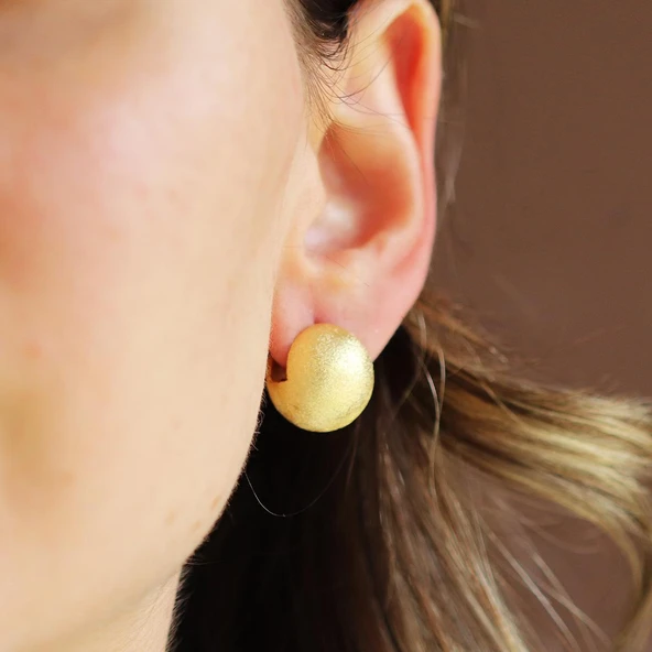 Top Mat Bombeli Gümüş Küpe ürün görseli 1