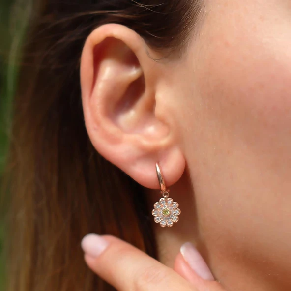 Papatya Zirkon Taşlı Rose Gold Kaplama Gümüş Küpe ürün görseli 1